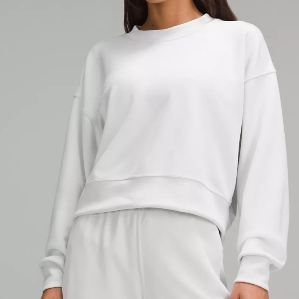 Lululemon sweatshirt white active outdoor gym  sports hiking casual wear size 6!